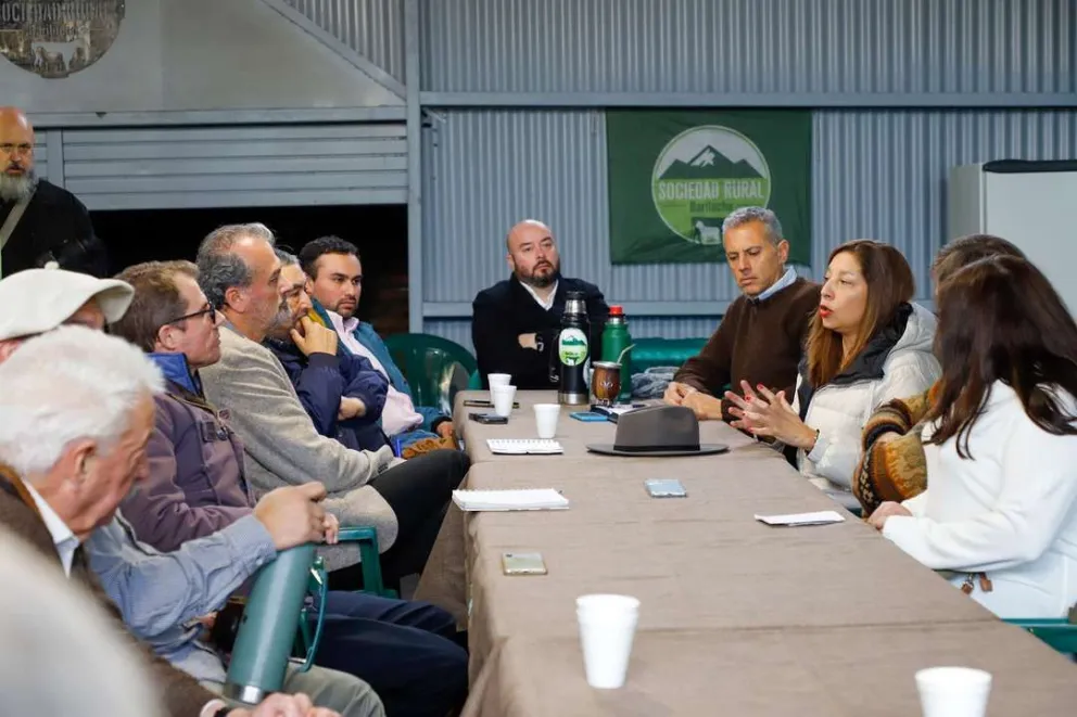 Carreras cerró encuentro de productores ganaderos de Bariloche y Osorno