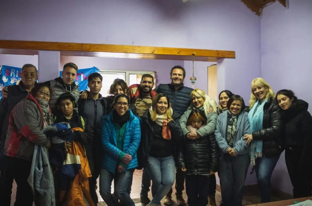 Vecinos del Vivero también recibieron camperas de abrigo