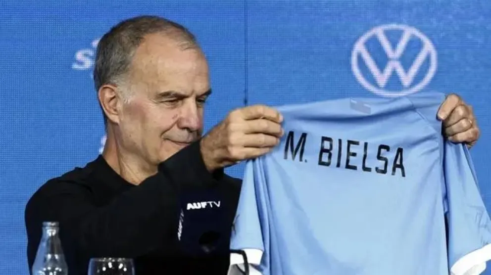 Marcelo Bielsa debuta como técnico de Uruguay contra Nicaragua en el Centenario