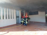 Se incendió una vivienda en Tres Cerritos, una niña fue rescatada por los bomberos