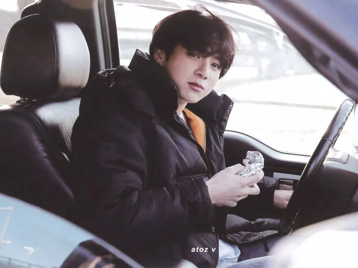Jungkook de BTS en su auto