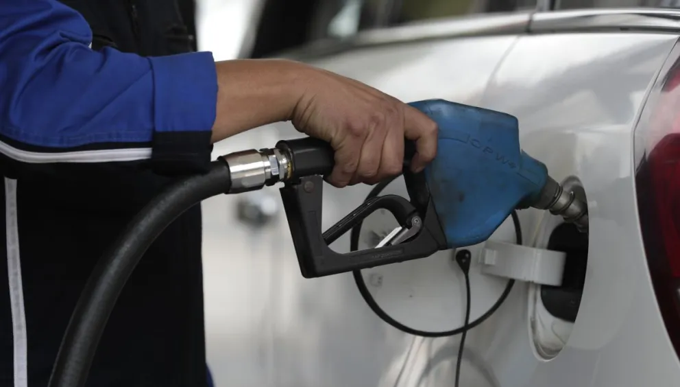 Otro aumento en los combustibles y los estacioneros se declaran en emergencia