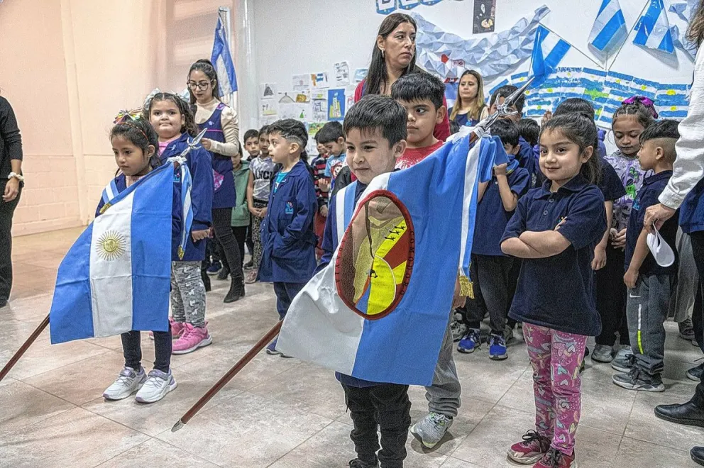 La Escuela Municipal celebró el acto por el Día de la Bandera