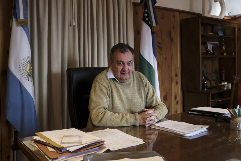 Ante la negativa del Concejo, el intendente insiste en el aval para viajar a Europa