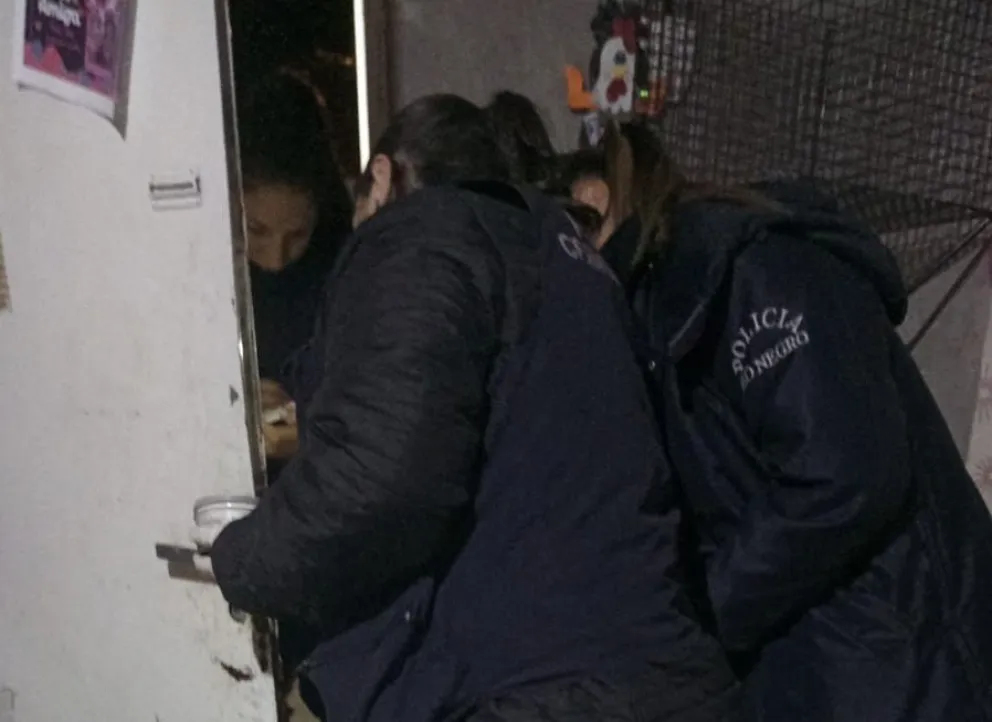 Indignante: le robaron a una madre soltera y se llevaron hasta su cocina