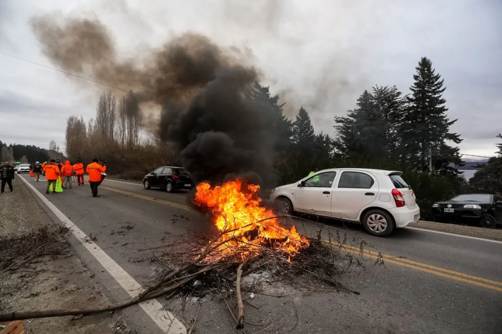 Trabajadores de empresa vial volverán a cortar el ingreso a Bariloche en la Ruta 237