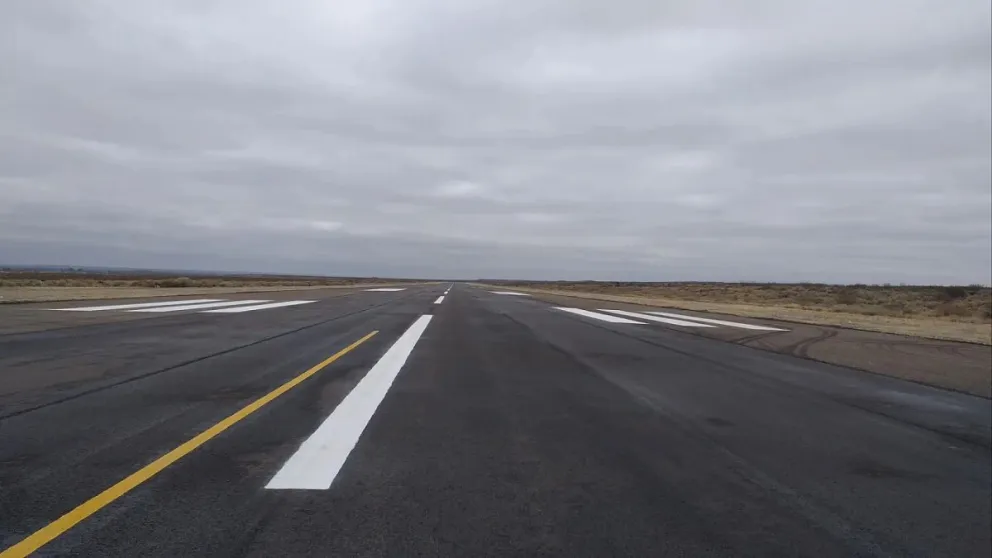 El aeropuerto de Roca quedó habilitado y con pista nueva