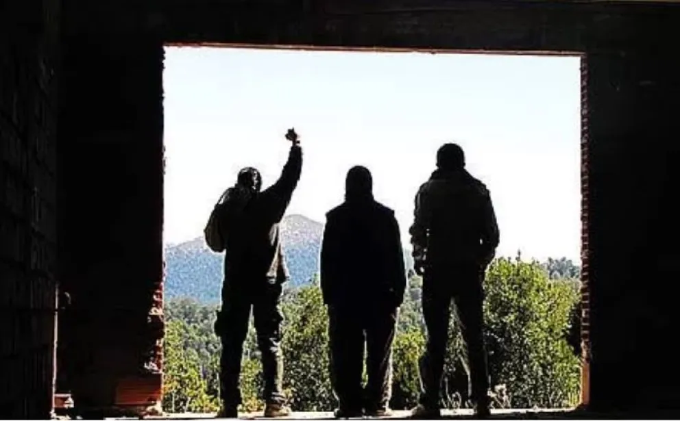 El abogado de la familia Salaminda, denunció que Facundo, el hermano de Jones Huala, habría incendiado las maquinas de Conevial