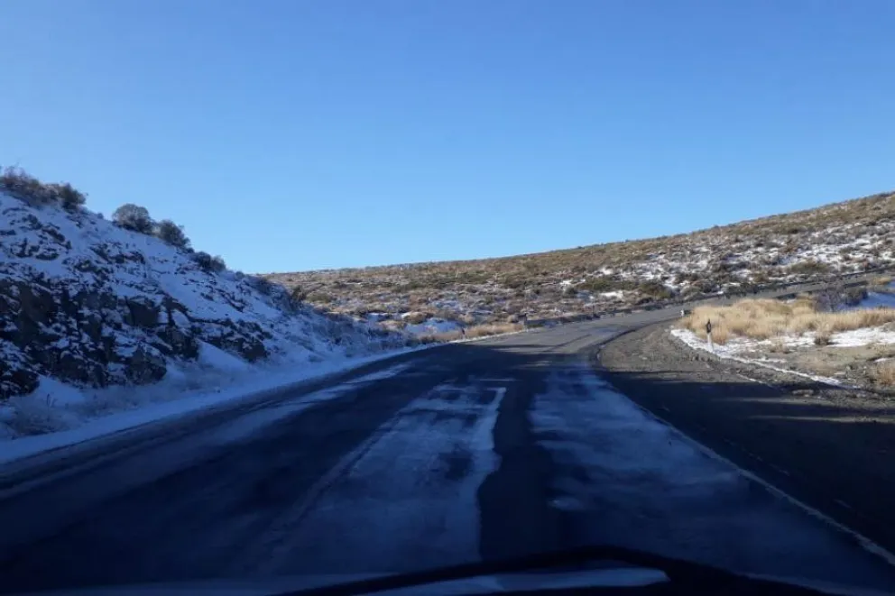 Un derrumbe pone en alerta la circulación entre Bariloche y Piedra del Águila