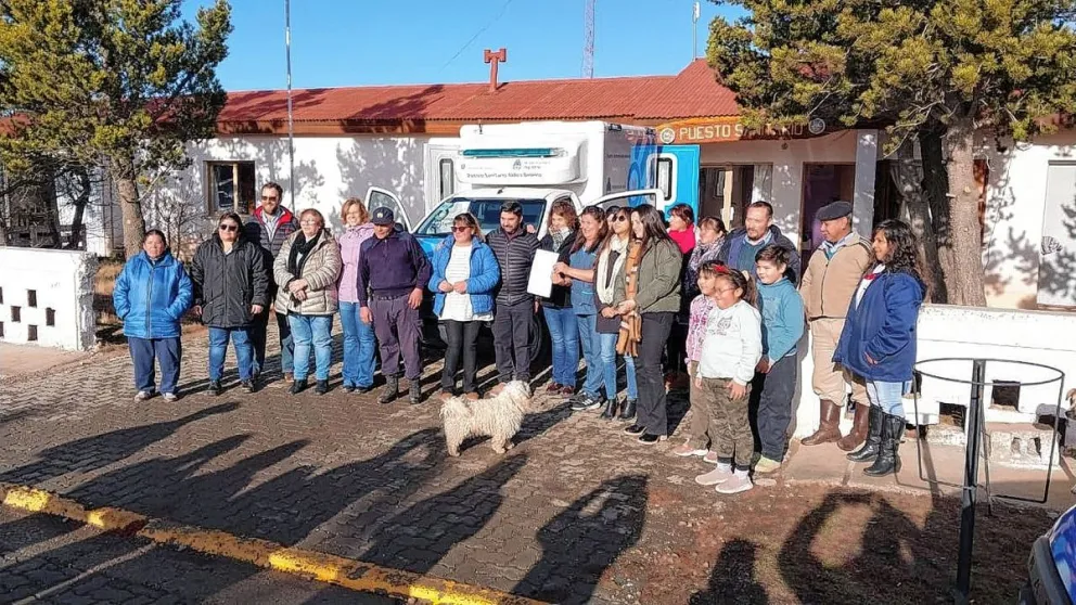 El Gobierno provincial entregó una nueva ambulancia 4x4 al Puesto Sanitario de Aldea Beleiro