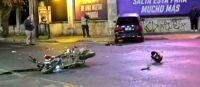 Fuerte choque en Avenida Bicentenario: un auto terminó sobre la vereda del club Gimnasia y Tiro 
