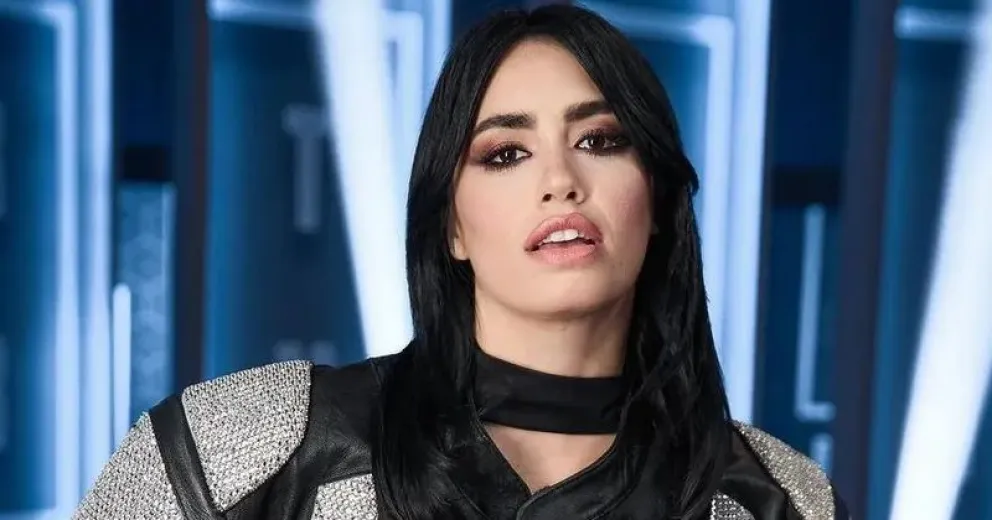 Lali Espósito vivió un mal momento en Francia y descargó su furia en redes
