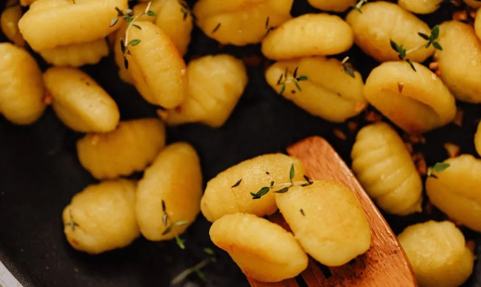 Ñoquis de papa y zanahoria salteados: para preparar con solo tres ingredientes