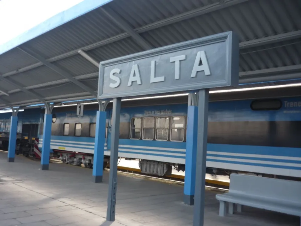 Encontraron a un hombre sin vida al costado de las vías del tren  