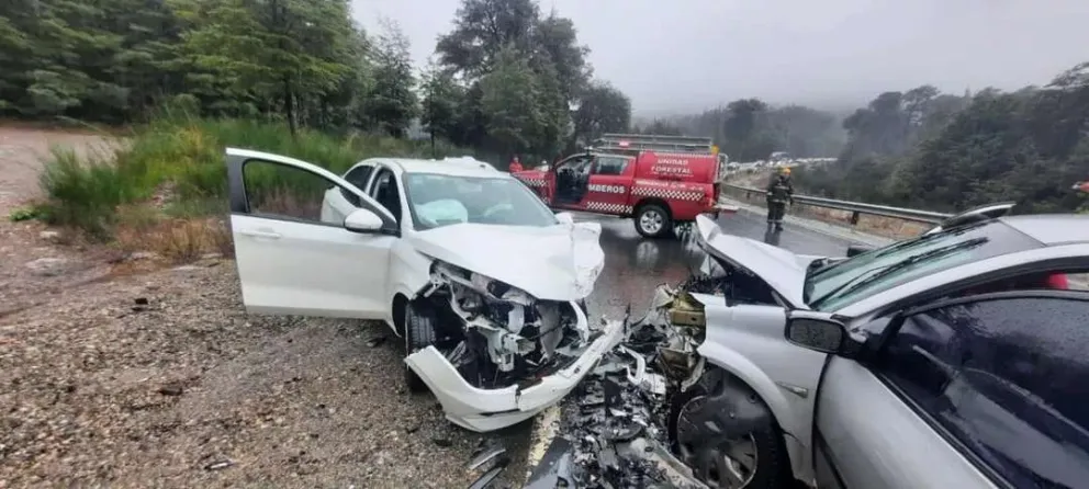 Impactante choque frontal en Ruta 40 dejó cuatro heridos