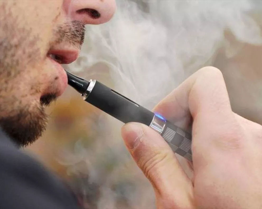 Cigarrillos electrónicos: la OMS advierte sobre efectos adversos "alarmantes" de su uso en la salud