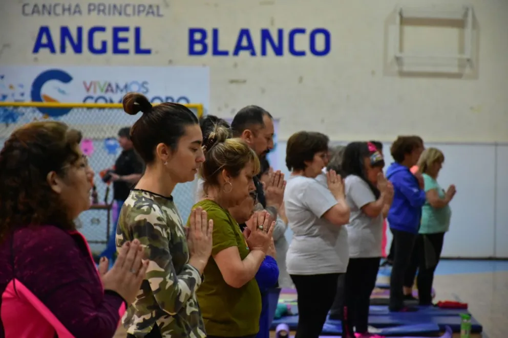 Comodoro celebró el Día Internacional del Yoga