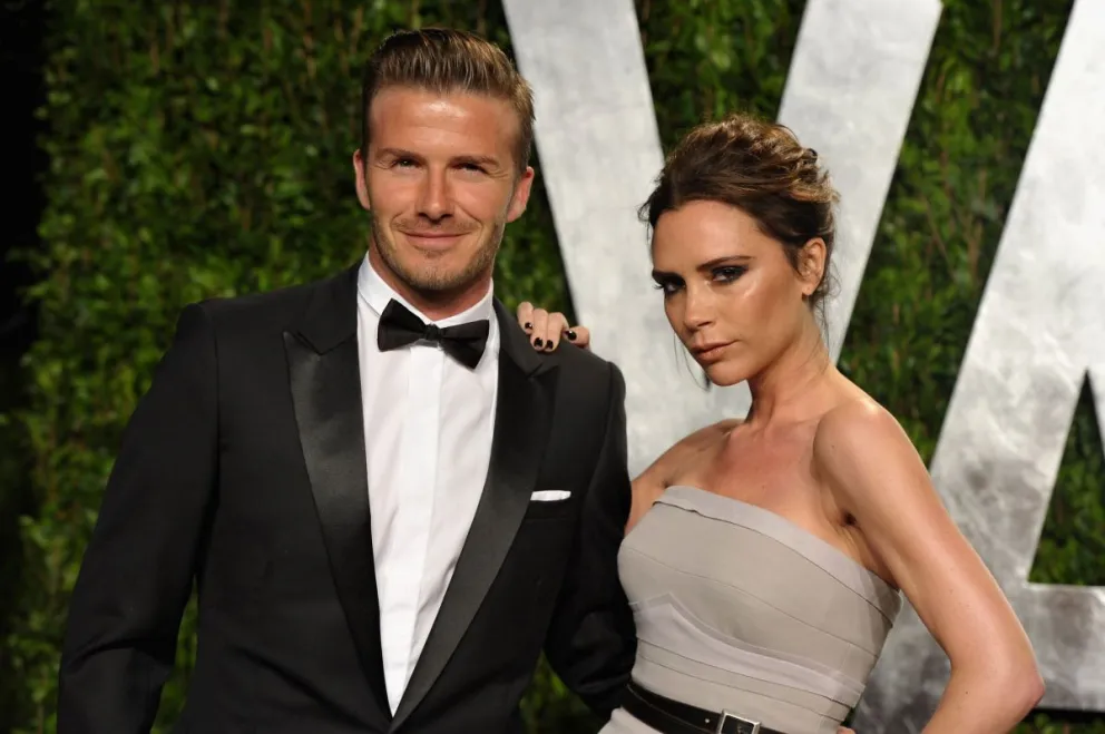Modernos y deslumbrantes: Victoria y David Beckham maravillaron con sus atuendos en un exclusivo desfile