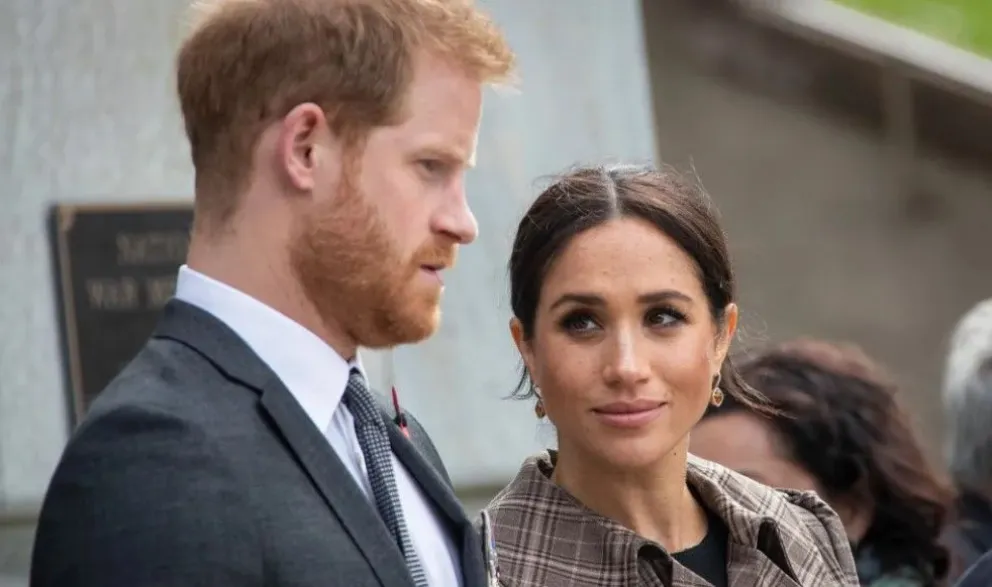 El biógrafo del príncipe Harry y Meghan Markle pondrá a temblar a la corona británica con esto