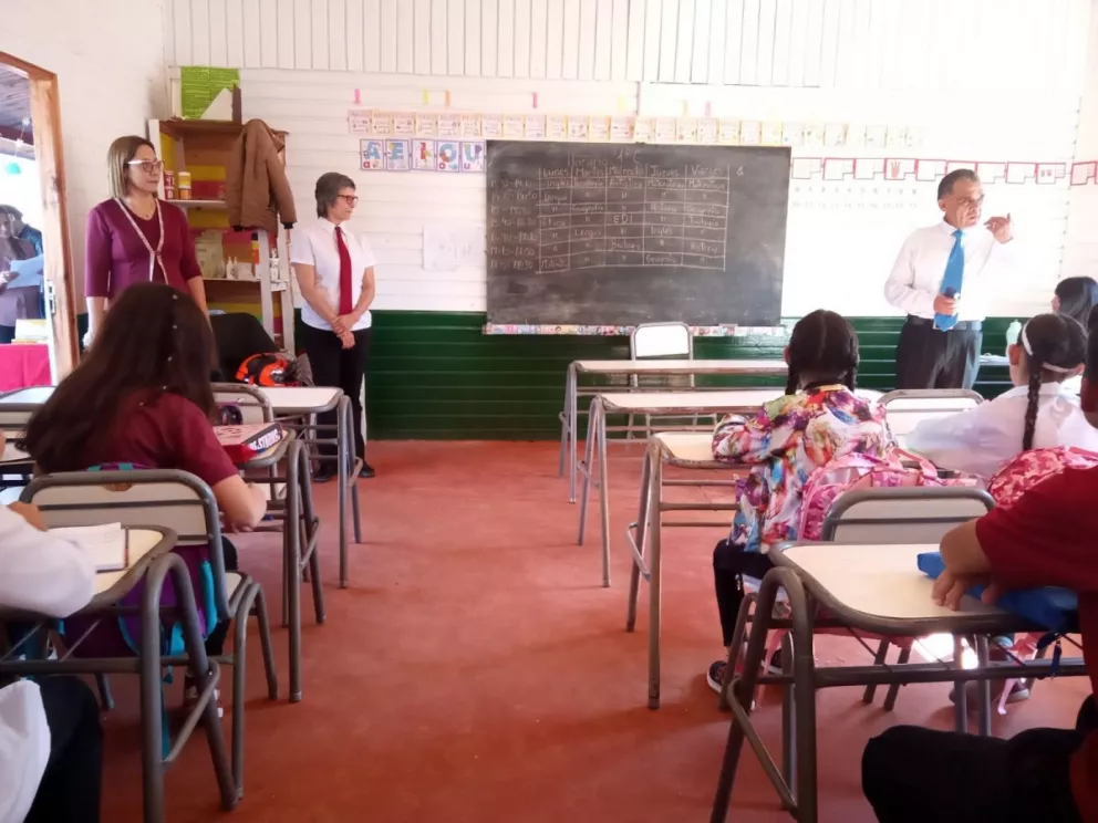 Con un aula satélite buscan que los niños del barrio Altos del Paraná continúen la secundaria