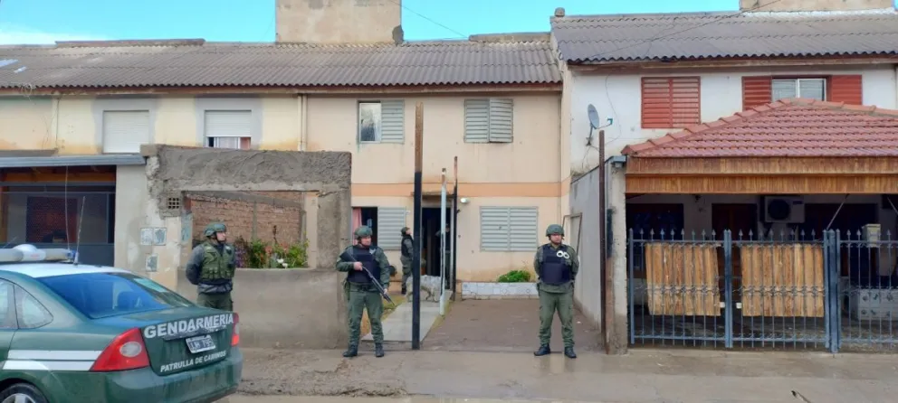 Gendarmería realizó allanamiento en la región para atrapar a un narcotraficante prófugo