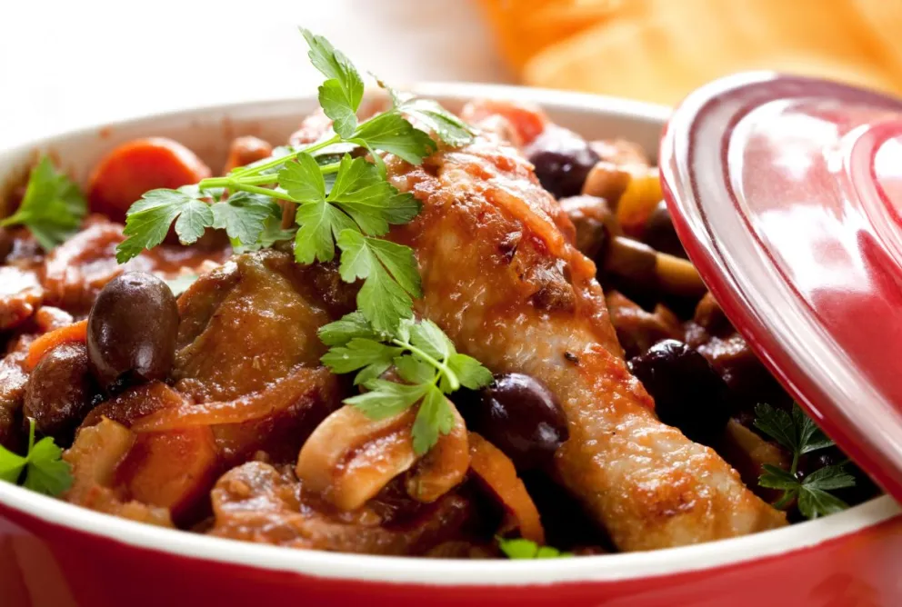 Cómo hacer pollo a la cacerola con aceitunas, ¡en 3 pasos!