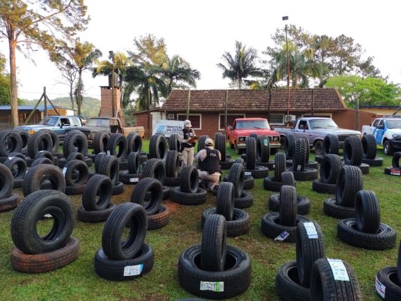 Prefectura incautó casi 300 neumáticos ingresados de contrabando al país