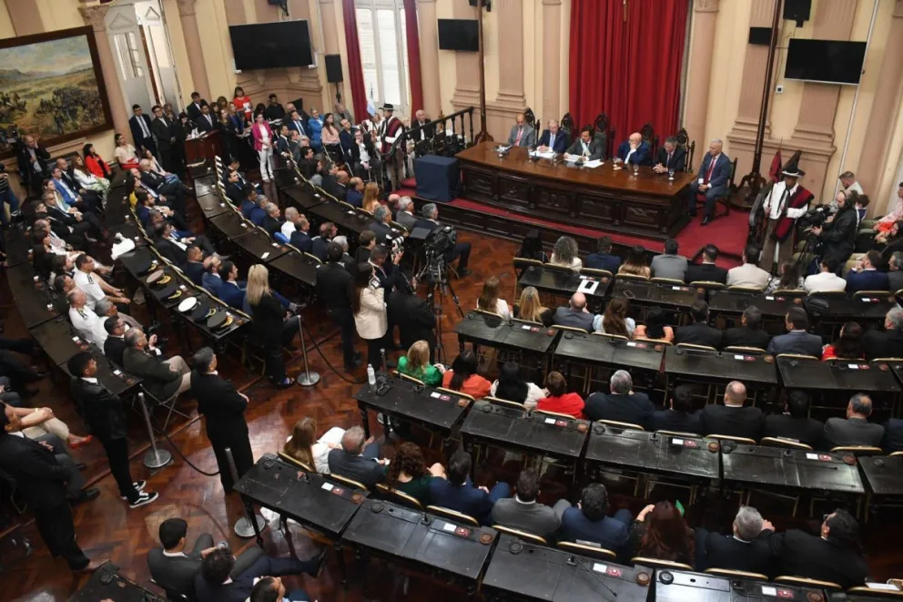 En VIVO: juran los ministros del gabinete de Gustavo Sáenz