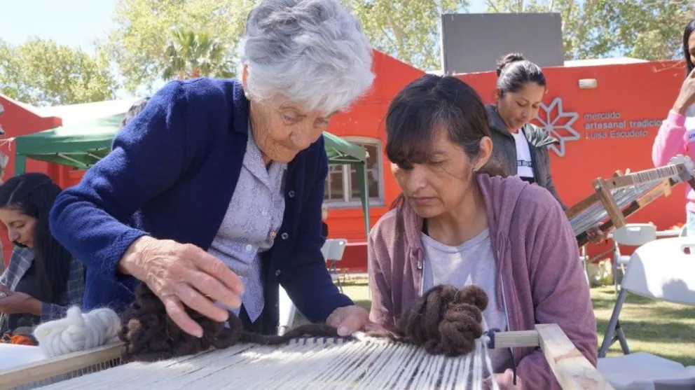 Dictarán capacitaciones para aprender oficios en el Mercado Artesanal Tradicional